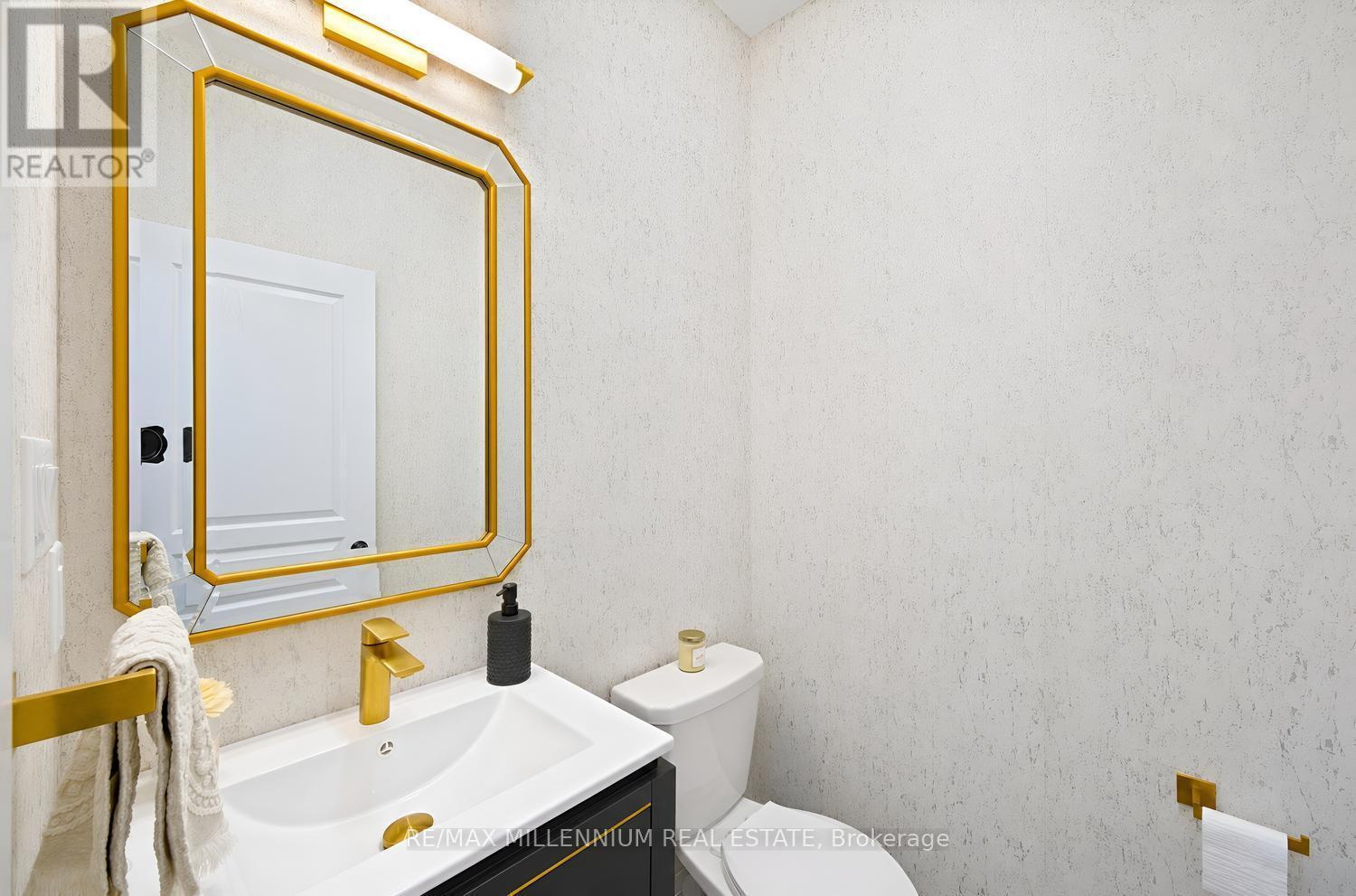 18 Boone Crescent, Vaughan, ON - Indoor Photo Showing Bathroom