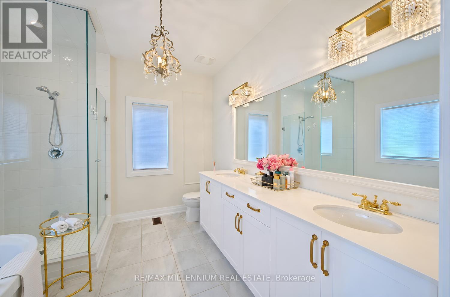 18 Boone Crescent, Vaughan, ON - Indoor Photo Showing Bathroom