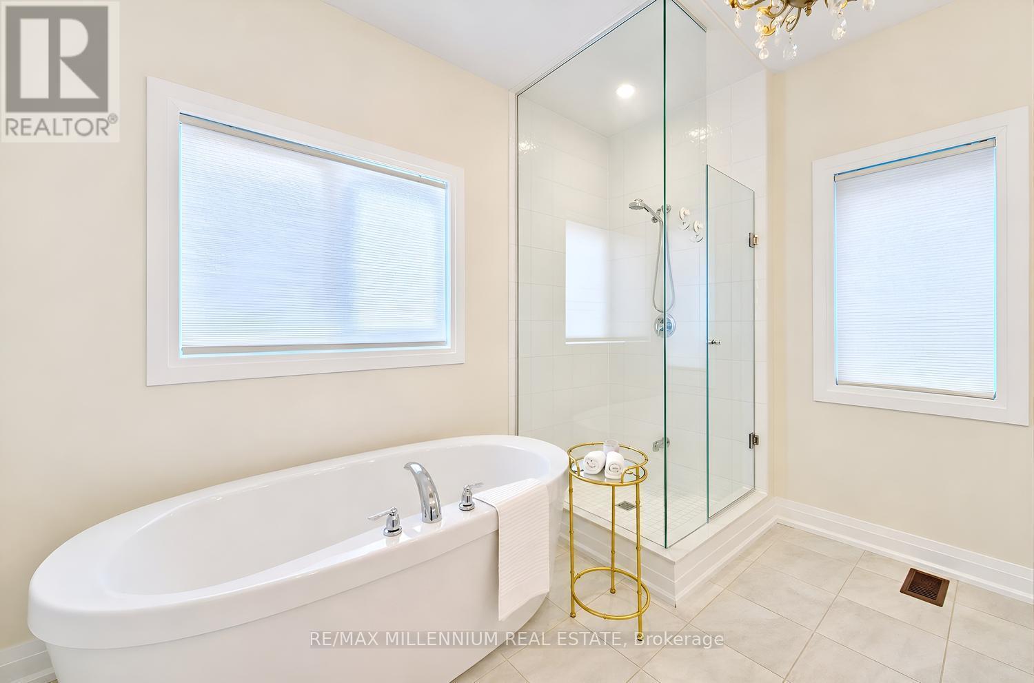 18 Boone Crescent, Vaughan, ON - Indoor Photo Showing Bathroom