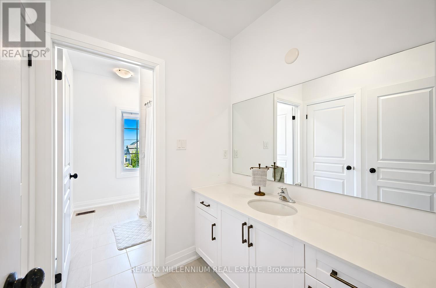 18 Boone Crescent, Vaughan, ON - Indoor Photo Showing Bathroom