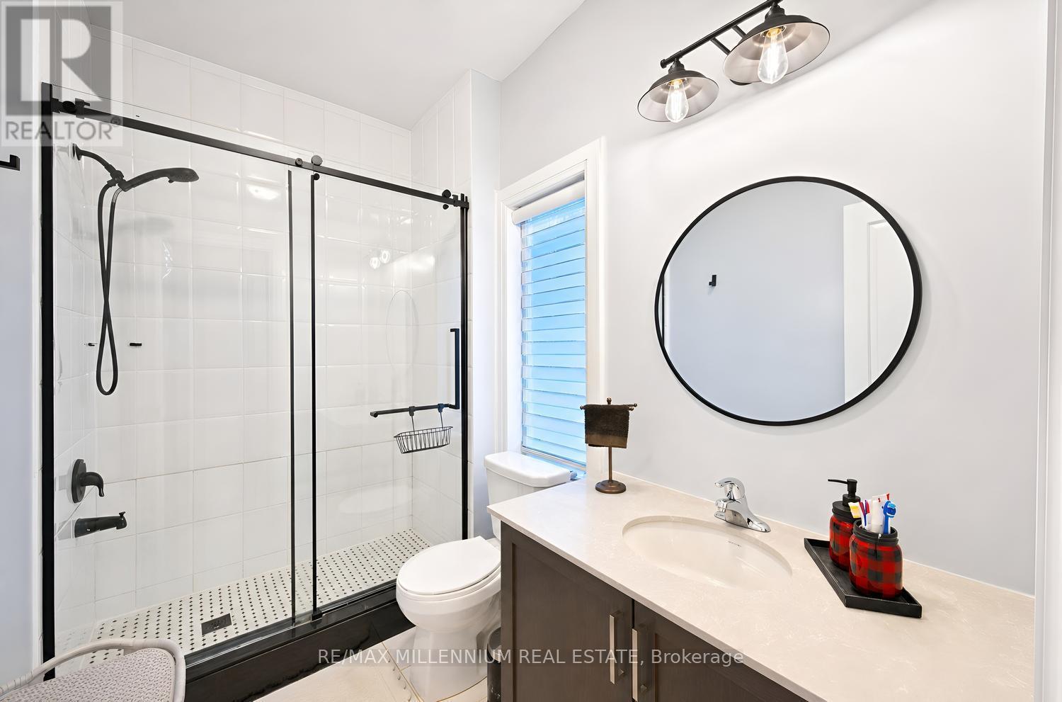 18 Boone Crescent, Vaughan, ON - Indoor Photo Showing Bathroom