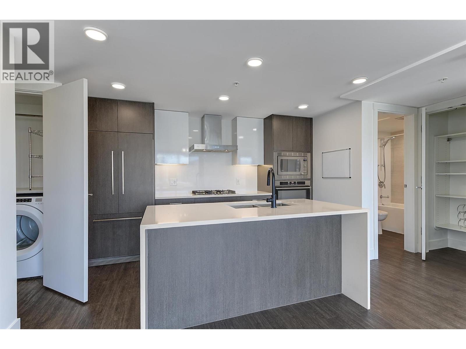 1588 Ellis Street Unit# 1501, Kelowna, BC - Indoor Photo Showing Kitchen