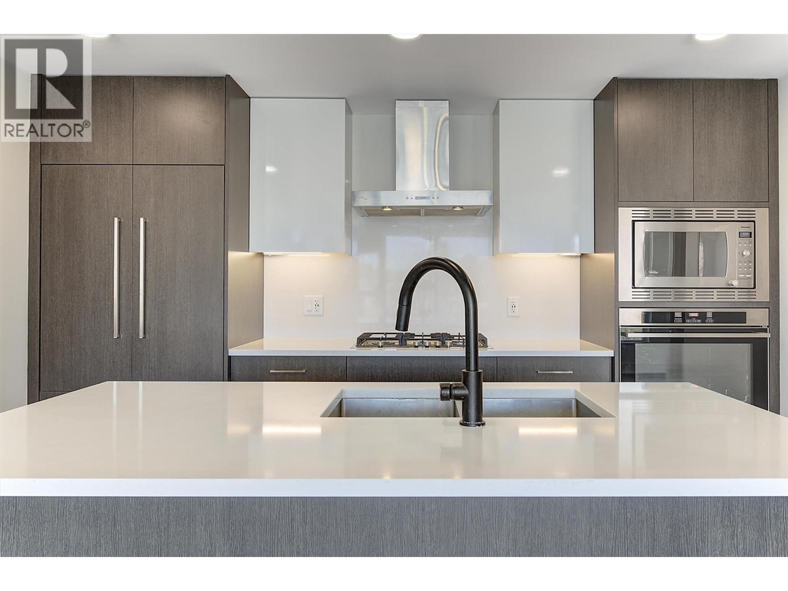 1588 Ellis Street Unit# 1501, Kelowna, BC - Indoor Photo Showing Kitchen With Upgraded Kitchen