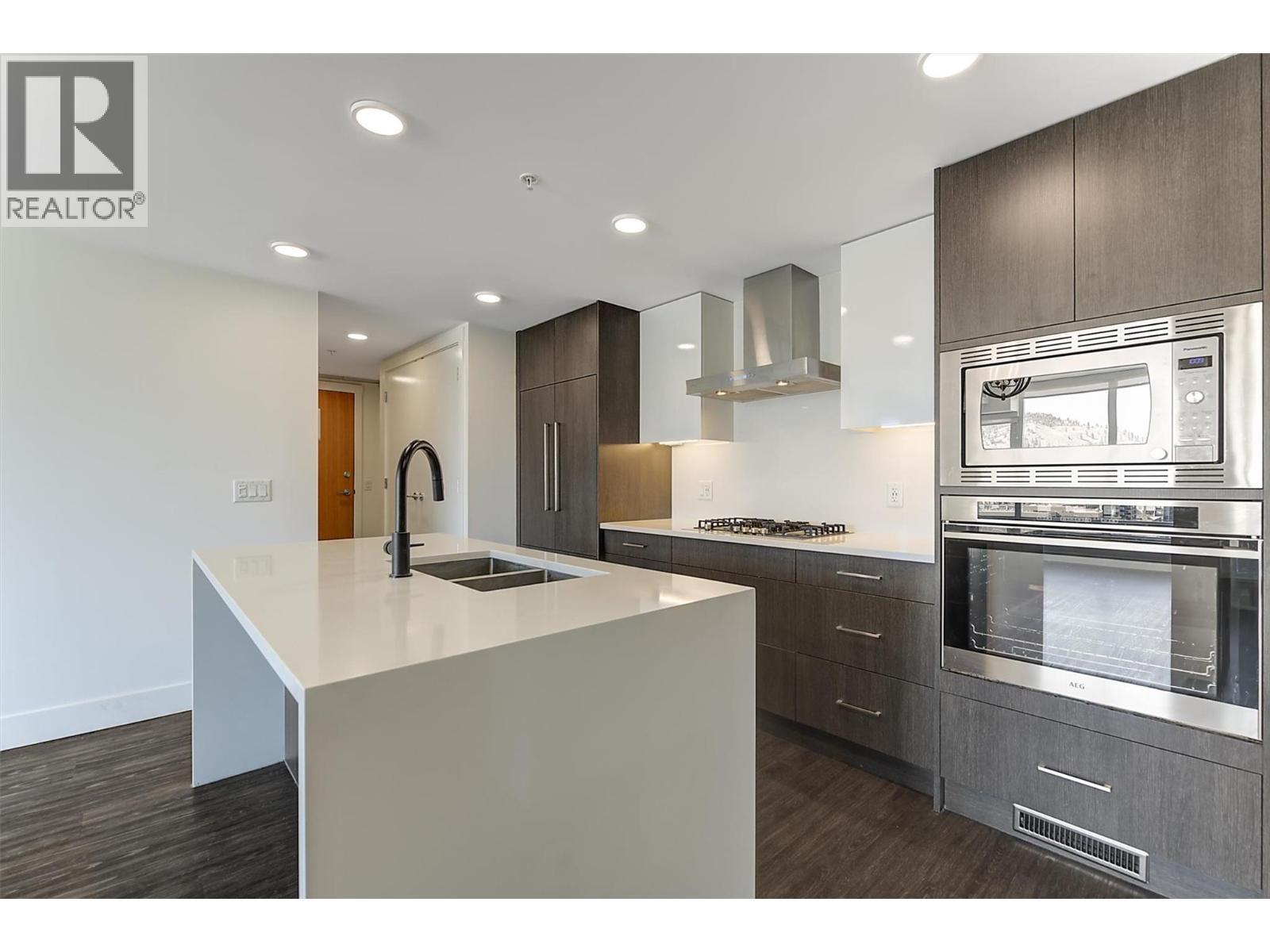 1588 Ellis Street Unit# 1501, Kelowna, BC - Indoor Photo Showing Kitchen With Double Sink With Upgraded Kitchen