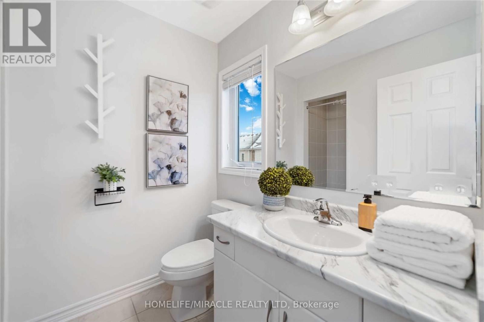21 Donlamont Circle, Brampton, ON - Indoor Photo Showing Bathroom