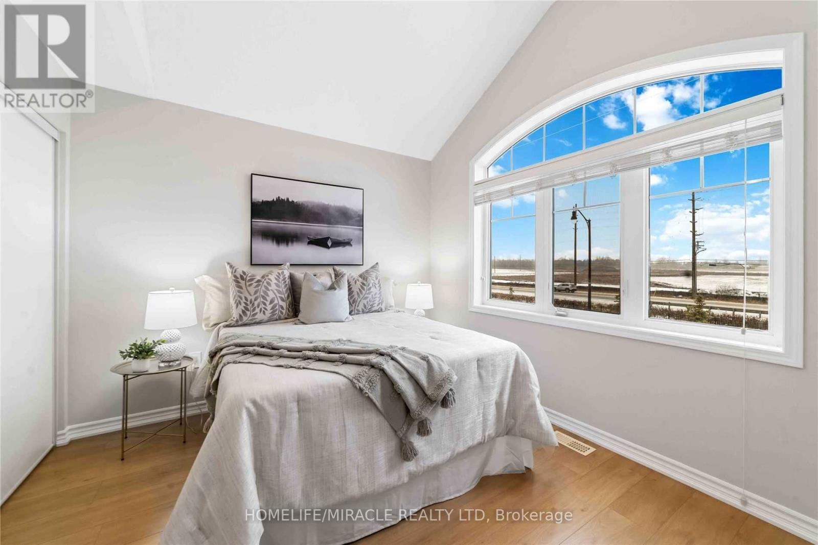 21 Donlamont Circle, Brampton, ON - Indoor Photo Showing Bedroom