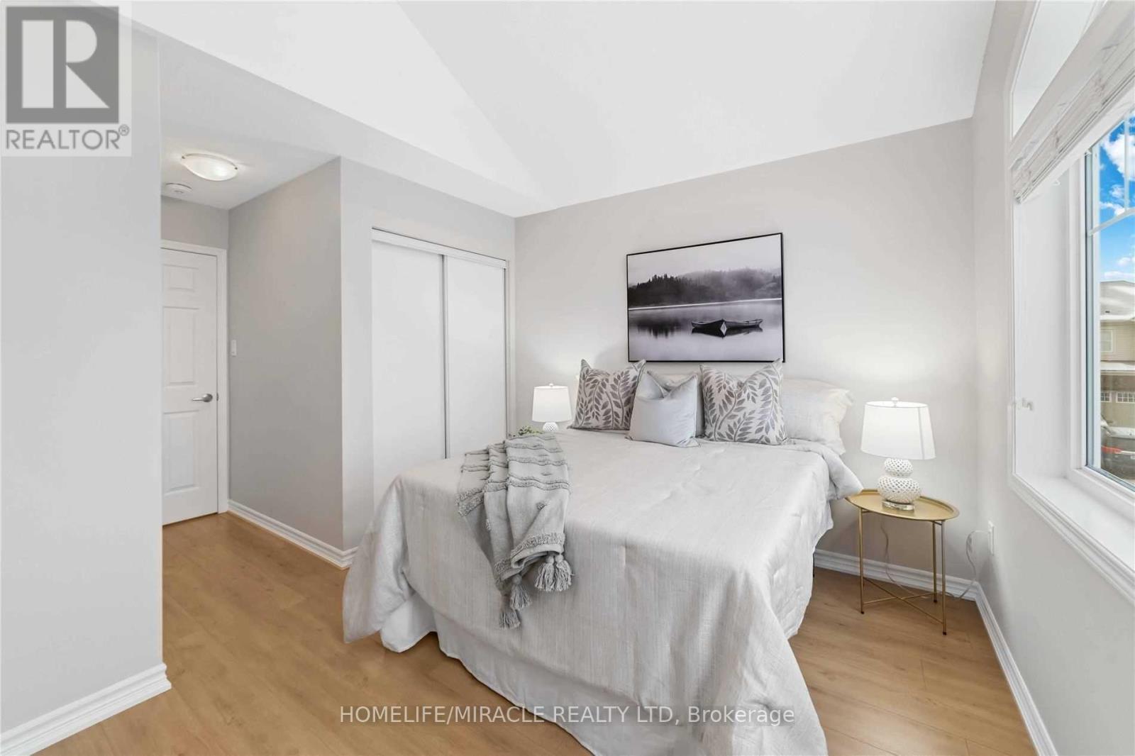 21 Donlamont Circle, Brampton, ON - Indoor Photo Showing Bedroom