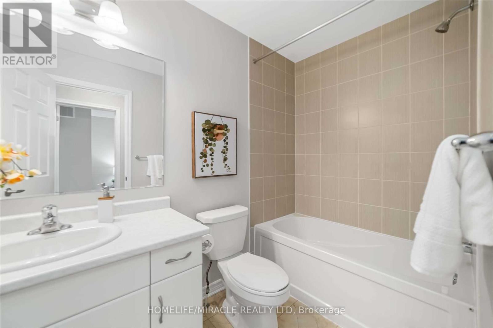 21 Donlamont Circle, Brampton, ON - Indoor Photo Showing Bathroom