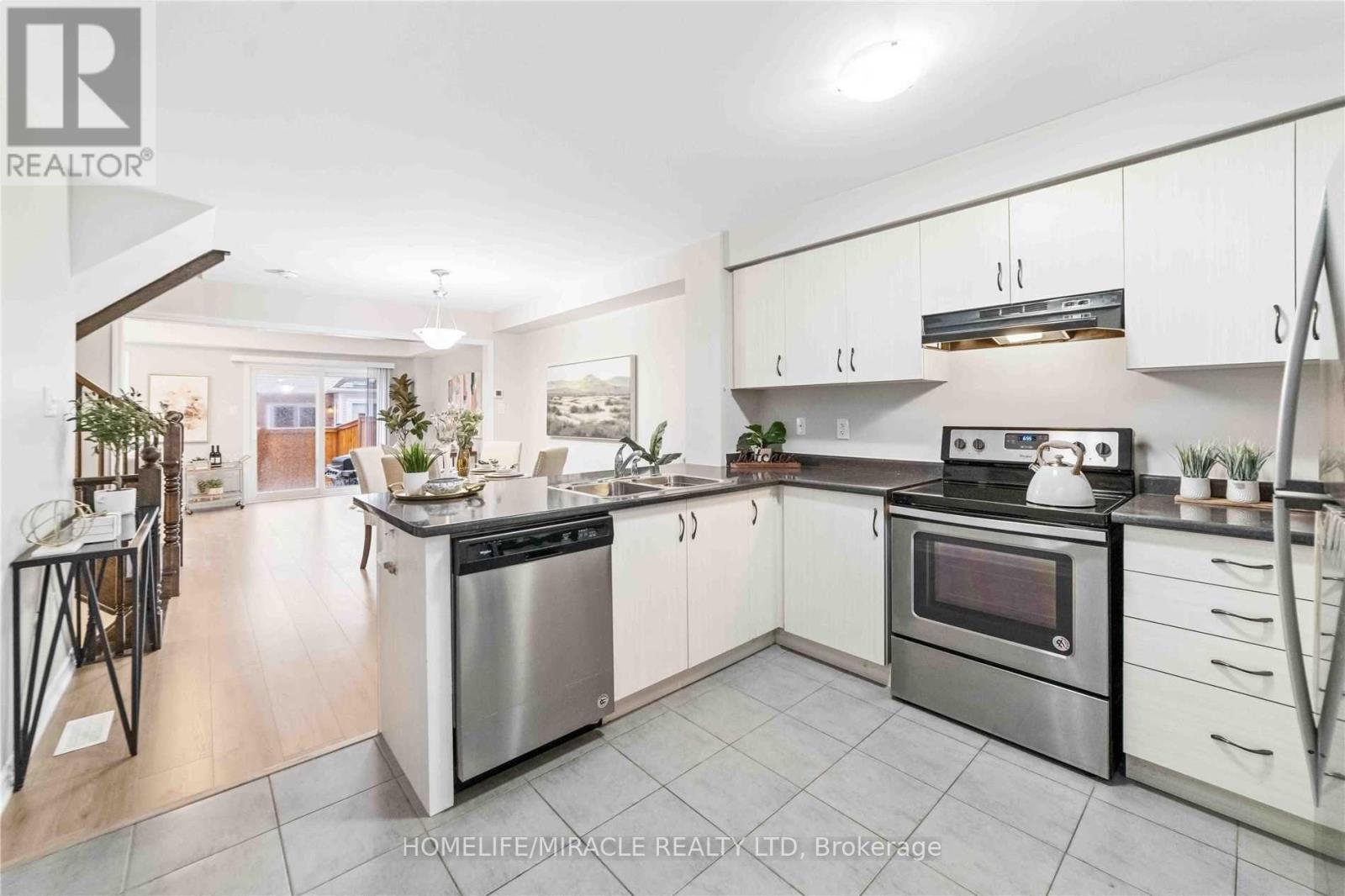 21 Donlamont Circle, Brampton, ON - Indoor Photo Showing Kitchen With Double Sink