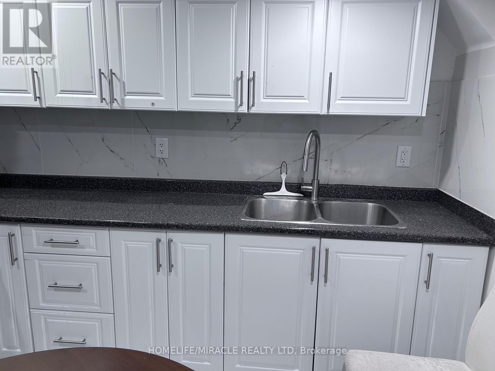 21 Donlamont Circle, Brampton, ON - Indoor Photo Showing Kitchen With Double Sink