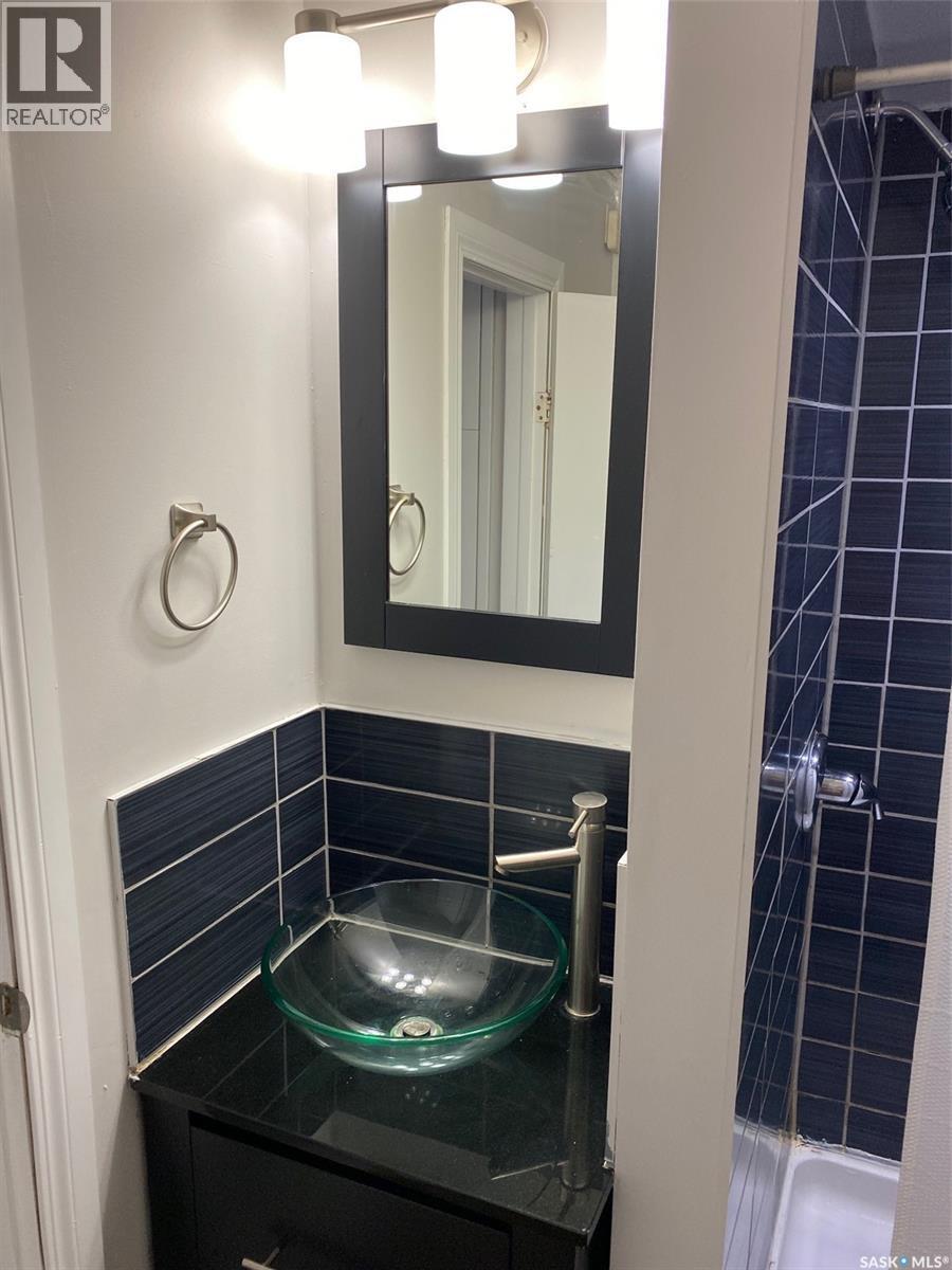 316 5Th Street W, Carlyle, SK - Indoor Photo Showing Bathroom