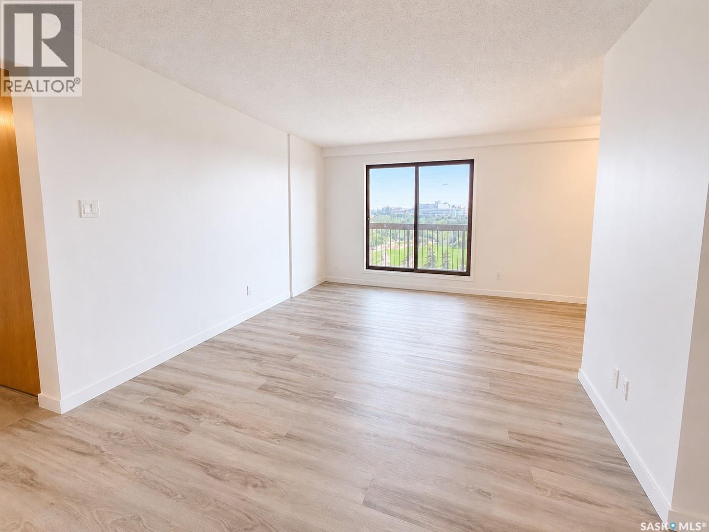 1401 430 5Th Avenue N, Saskatoon, SK - Indoor Photo Showing Other Room