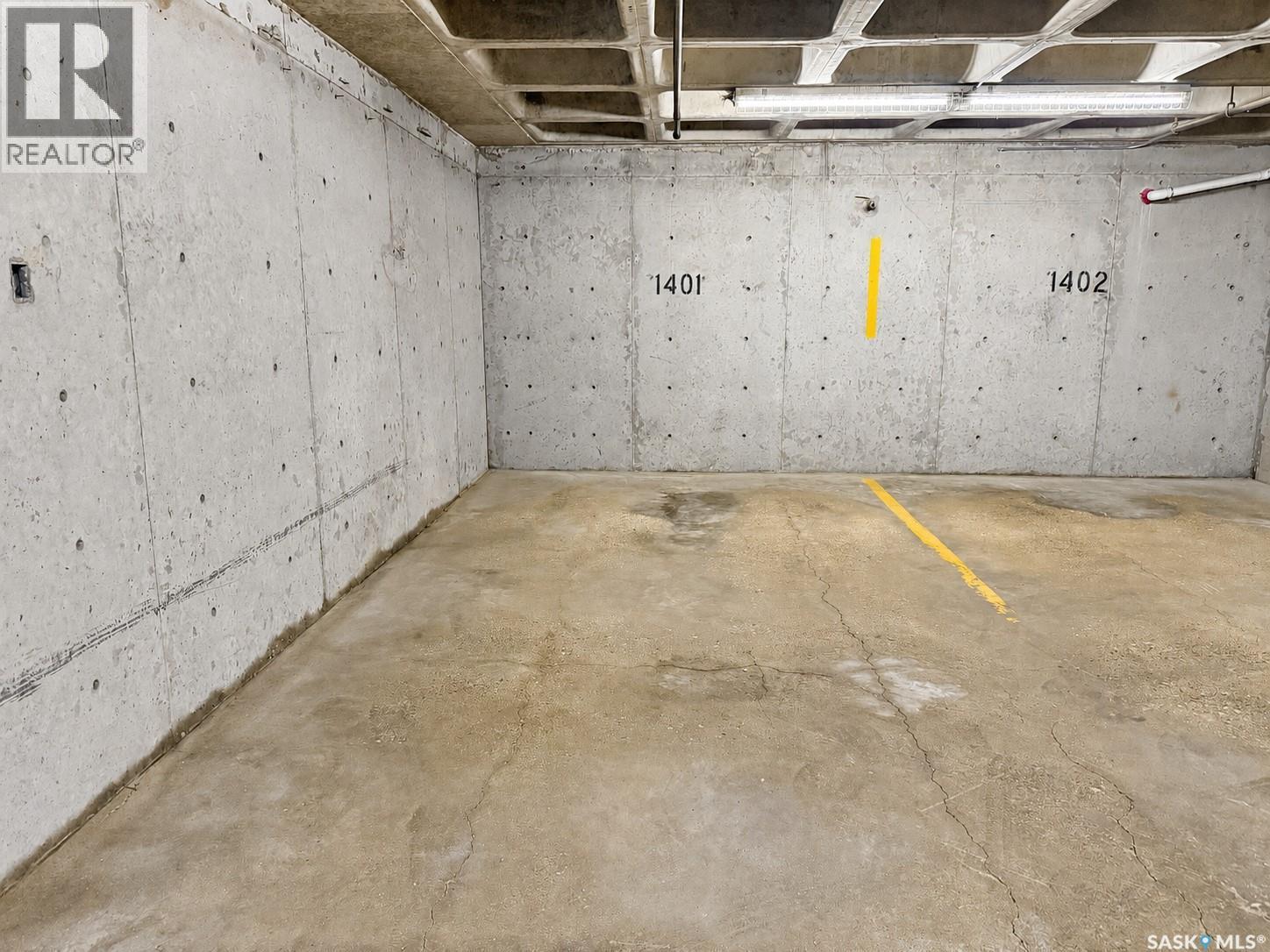 1401 430 5Th Avenue N, Saskatoon, SK - Indoor Photo Showing Garage