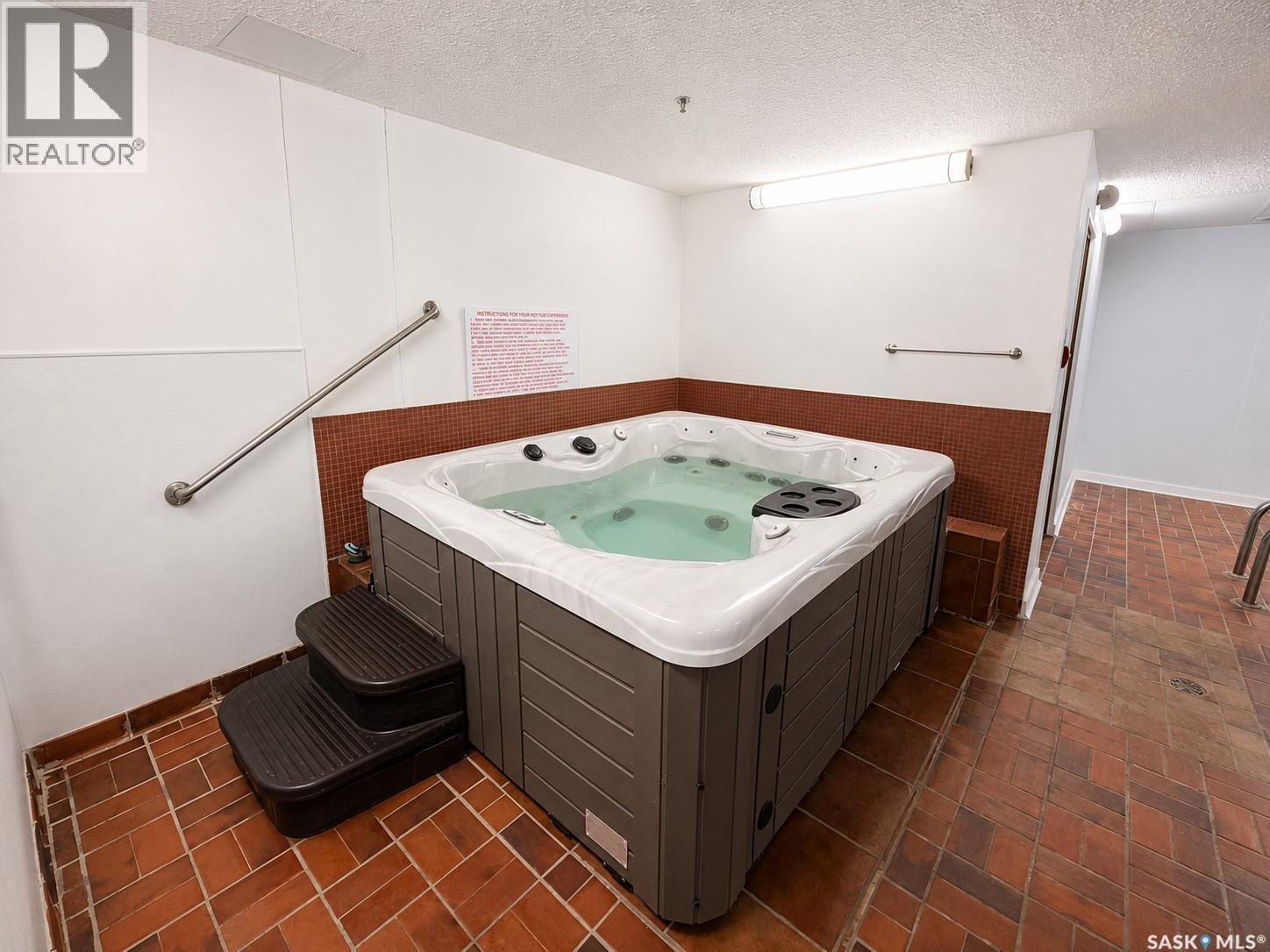 1401 430 5Th Avenue N, Saskatoon, SK - Indoor