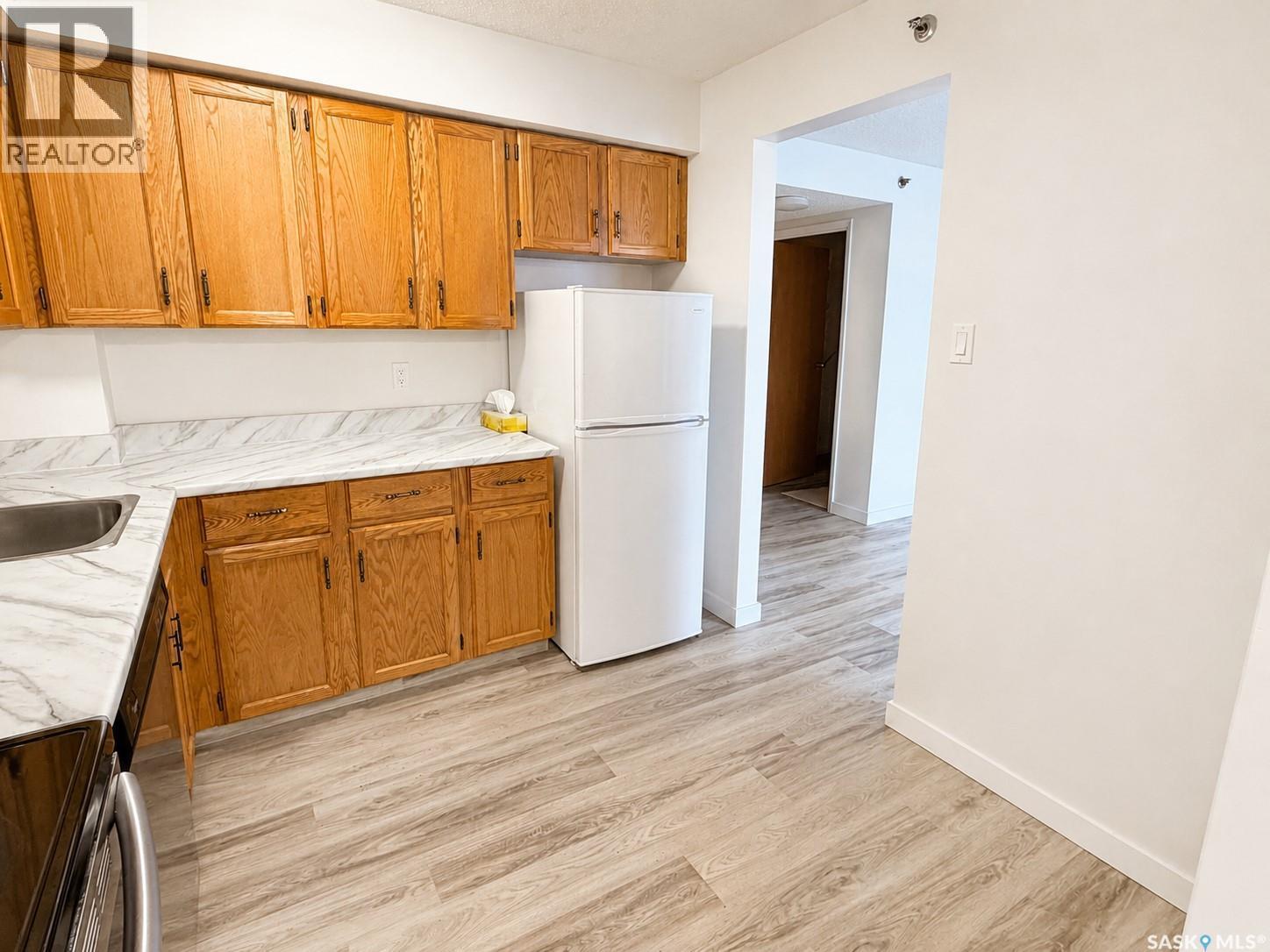 1401 430 5Th Avenue N, Saskatoon, SK - Indoor Photo Showing Kitchen