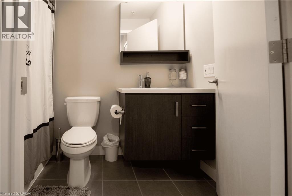 40 Esplanade Lane Unit# 402, Grimsby, ON - Indoor Photo Showing Bathroom