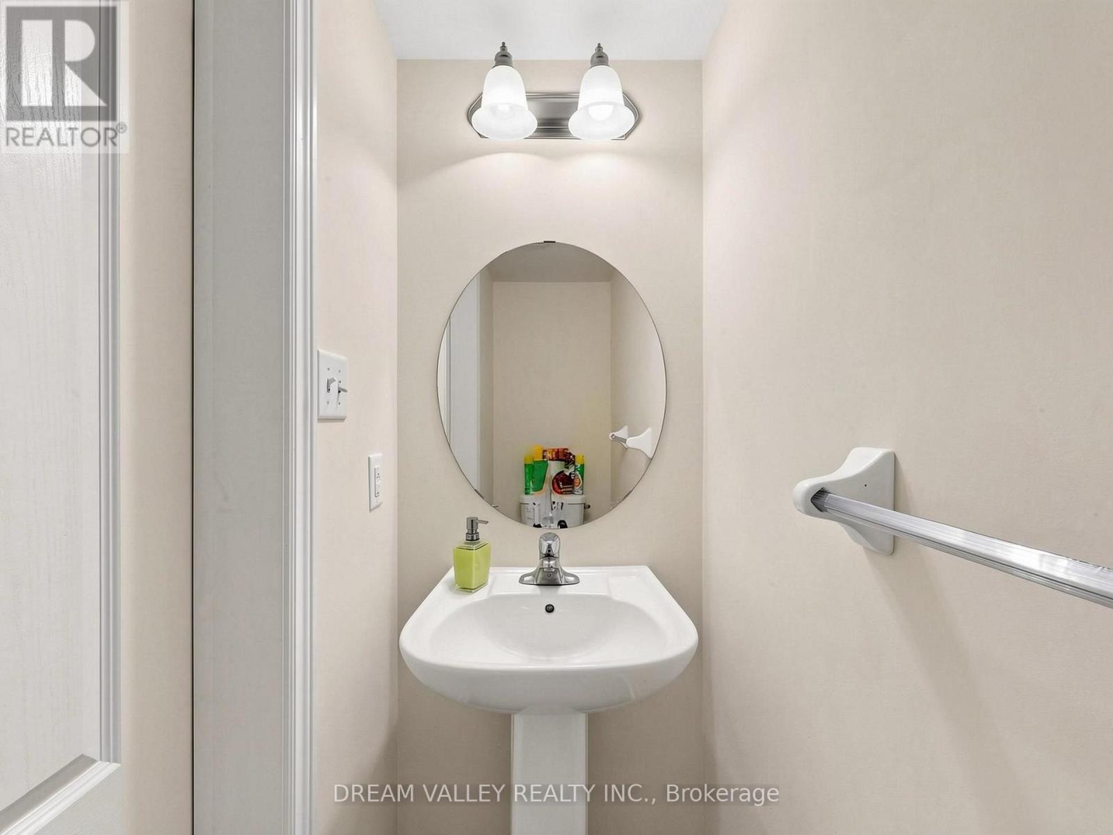 8 Zezel Way, Toronto, ON - Indoor Photo Showing Bathroom