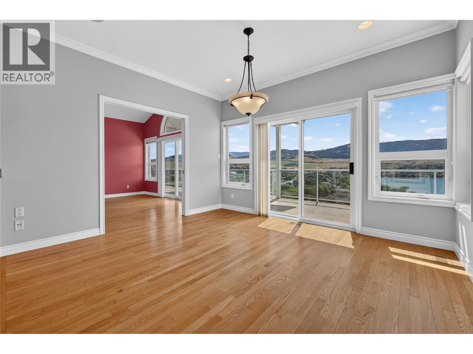 Dining room with lake views. - 7083 Jasper Drive, Vernon, BC - Indoor