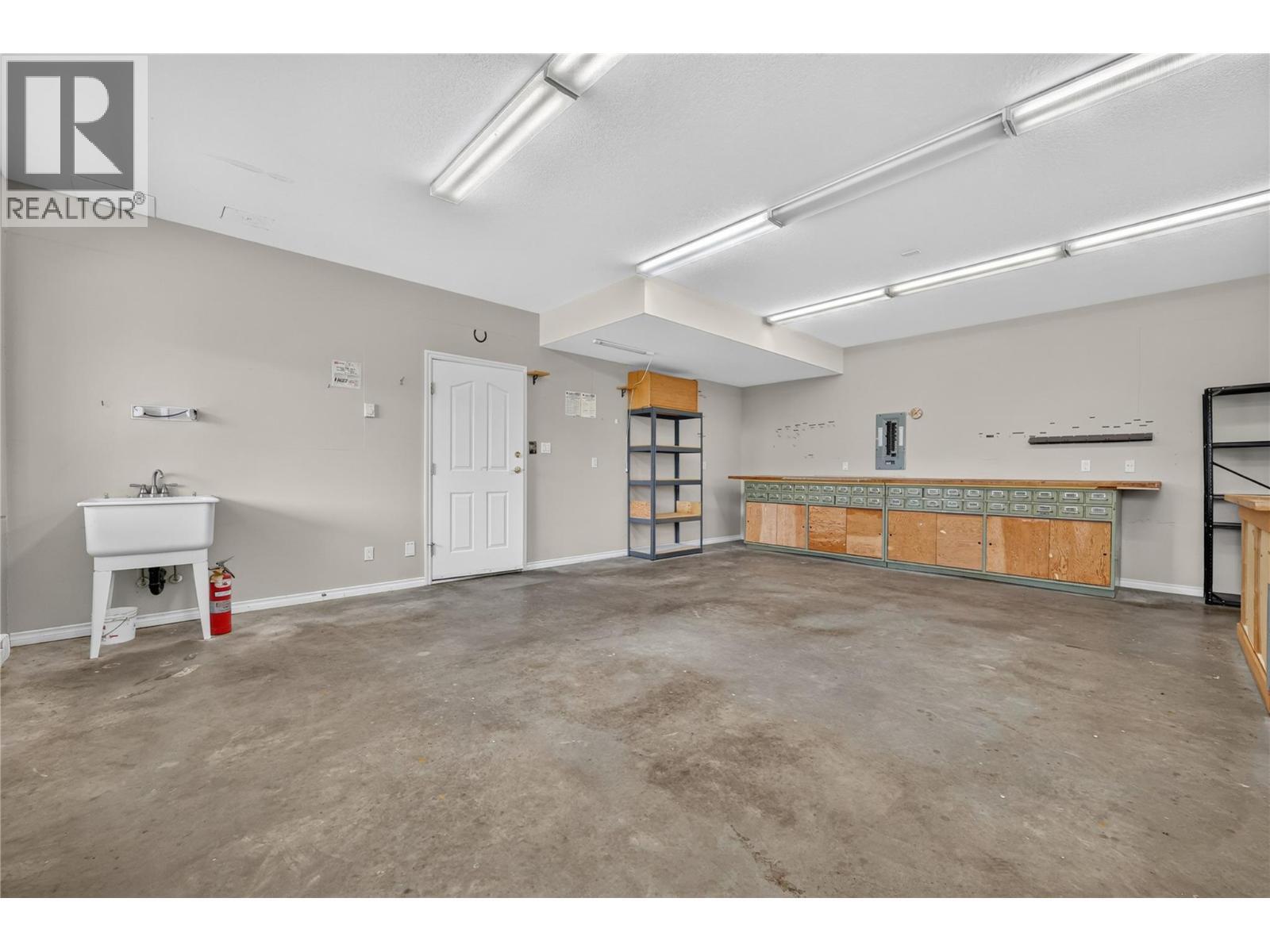 7083 Jasper Drive, Vernon, BC - Indoor Photo Showing Garage