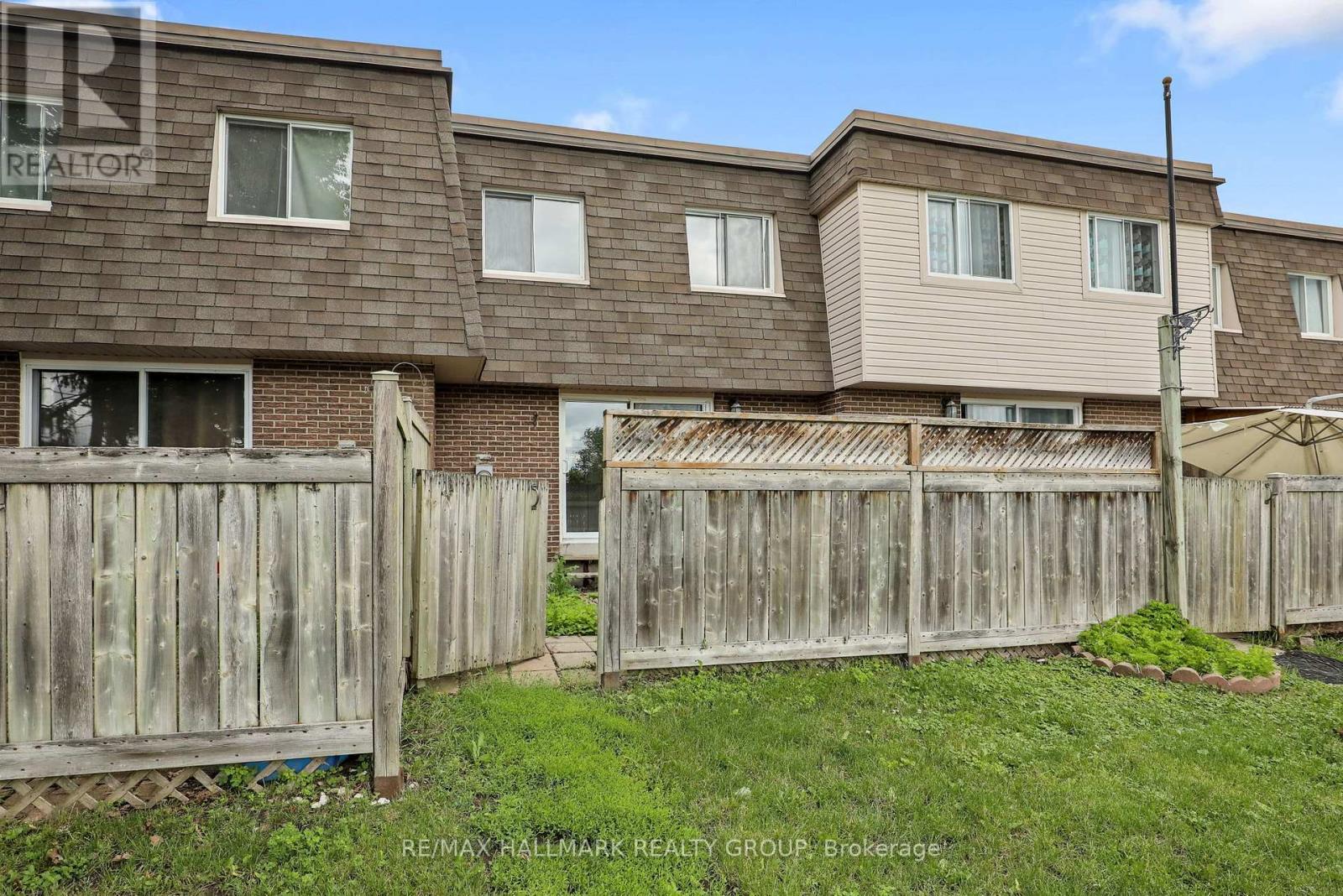 2912 Fairlea Crescent, Ottawa, ON - Outdoor With Exterior