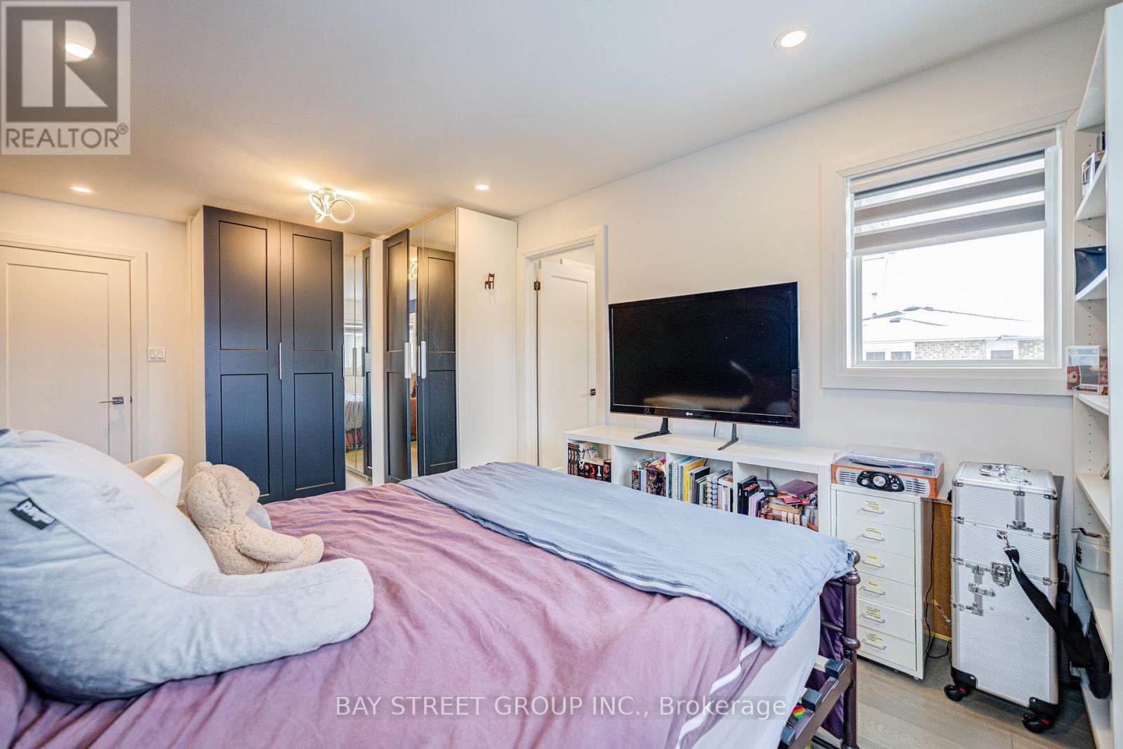 48 Coldstream Crescent, Richmond Hill, ON - Indoor Photo Showing Bedroom