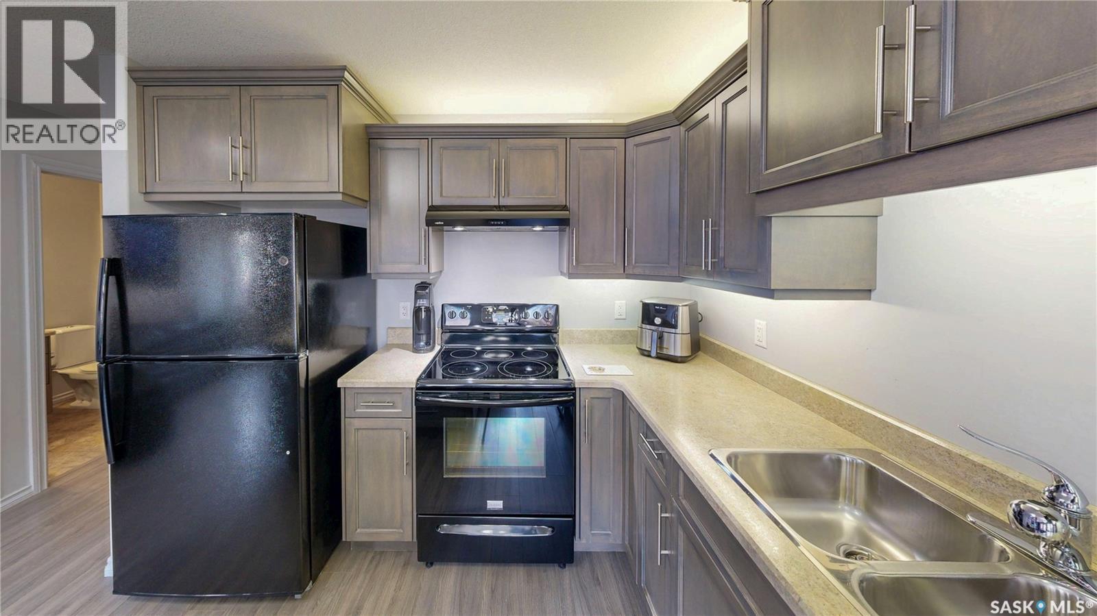 134 4100 Sandhill Crescent, Regina, SK - Indoor Photo Showing Kitchen With Double Sink
