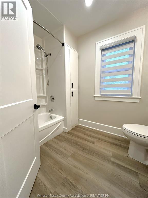 1748 Hall Avenue Unit# Main, Windsor, ON - Indoor Photo Showing Bathroom
