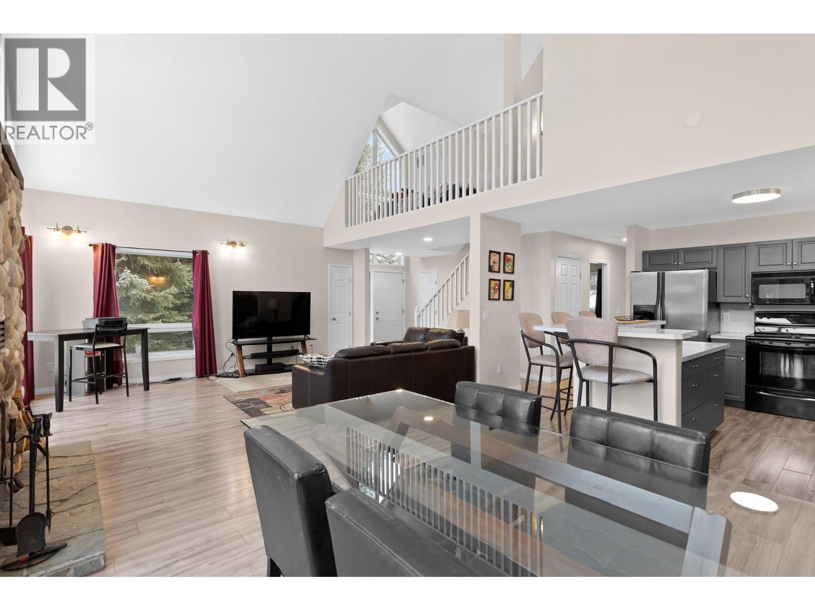 9315 Paradise Road, Kelowna, BC - Indoor
