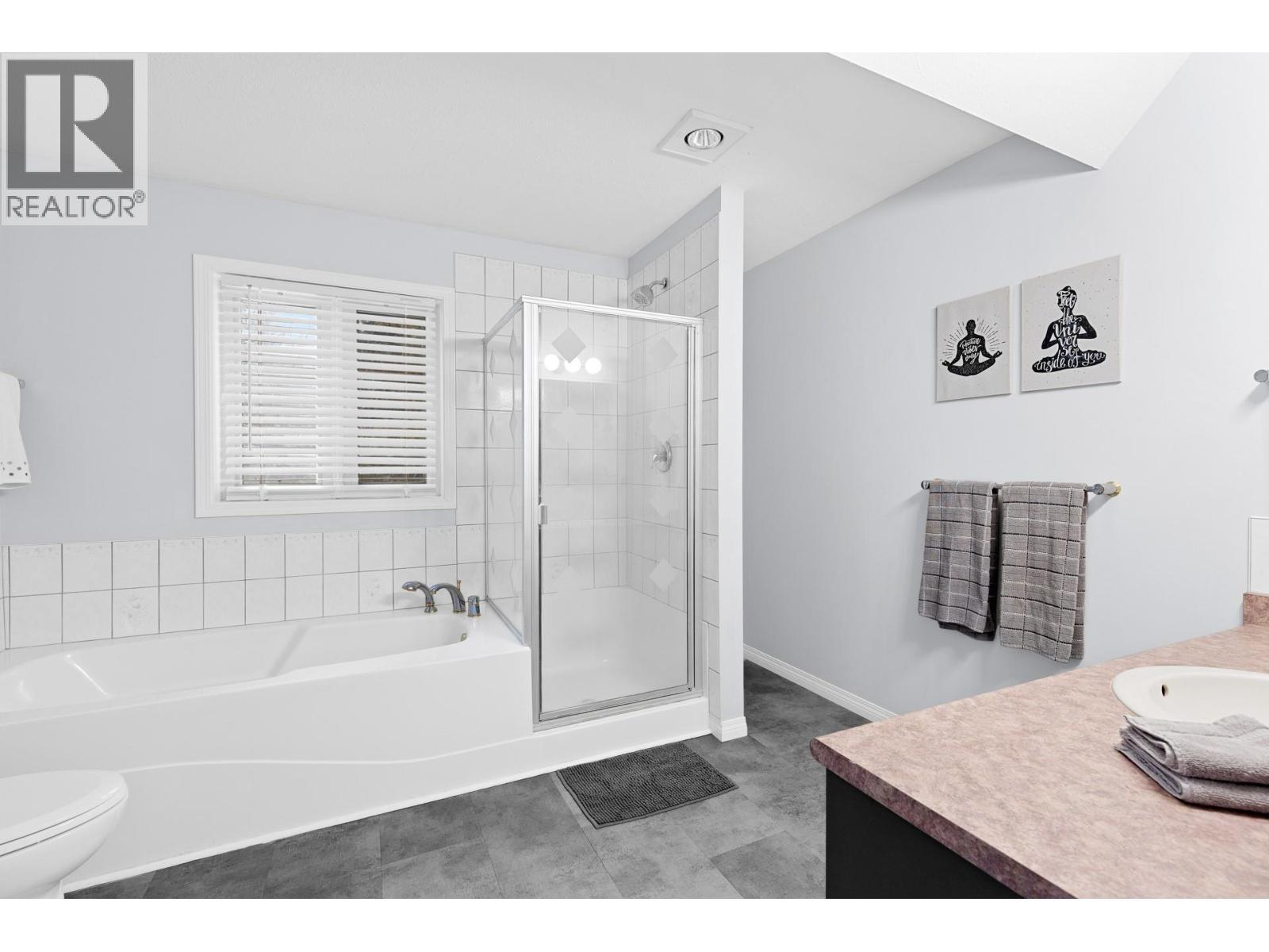 9315 Paradise Road, Kelowna, BC - Indoor Photo Showing Bathroom
