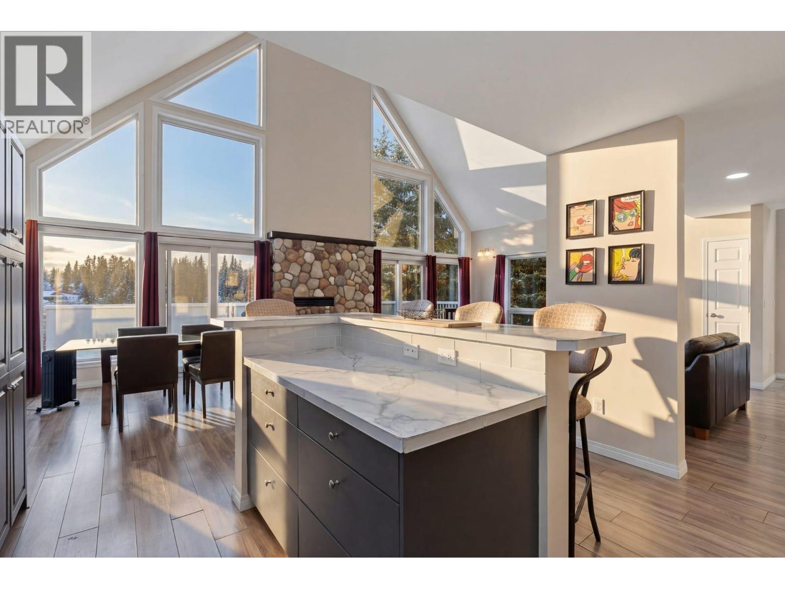 9315 Paradise Road, Kelowna, BC - Indoor