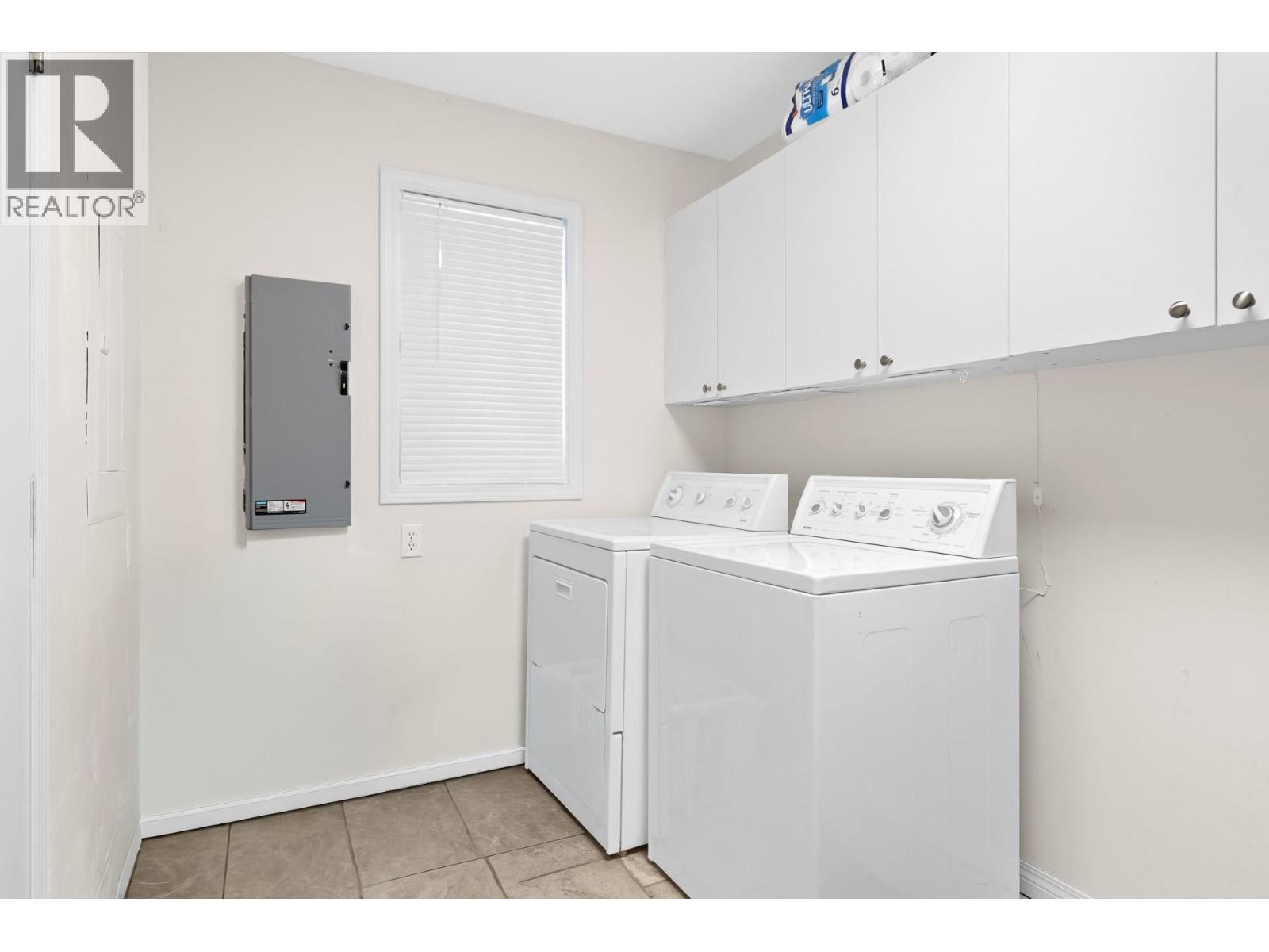 9315 Paradise Road, Kelowna, BC - Indoor Photo Showing Laundry Room