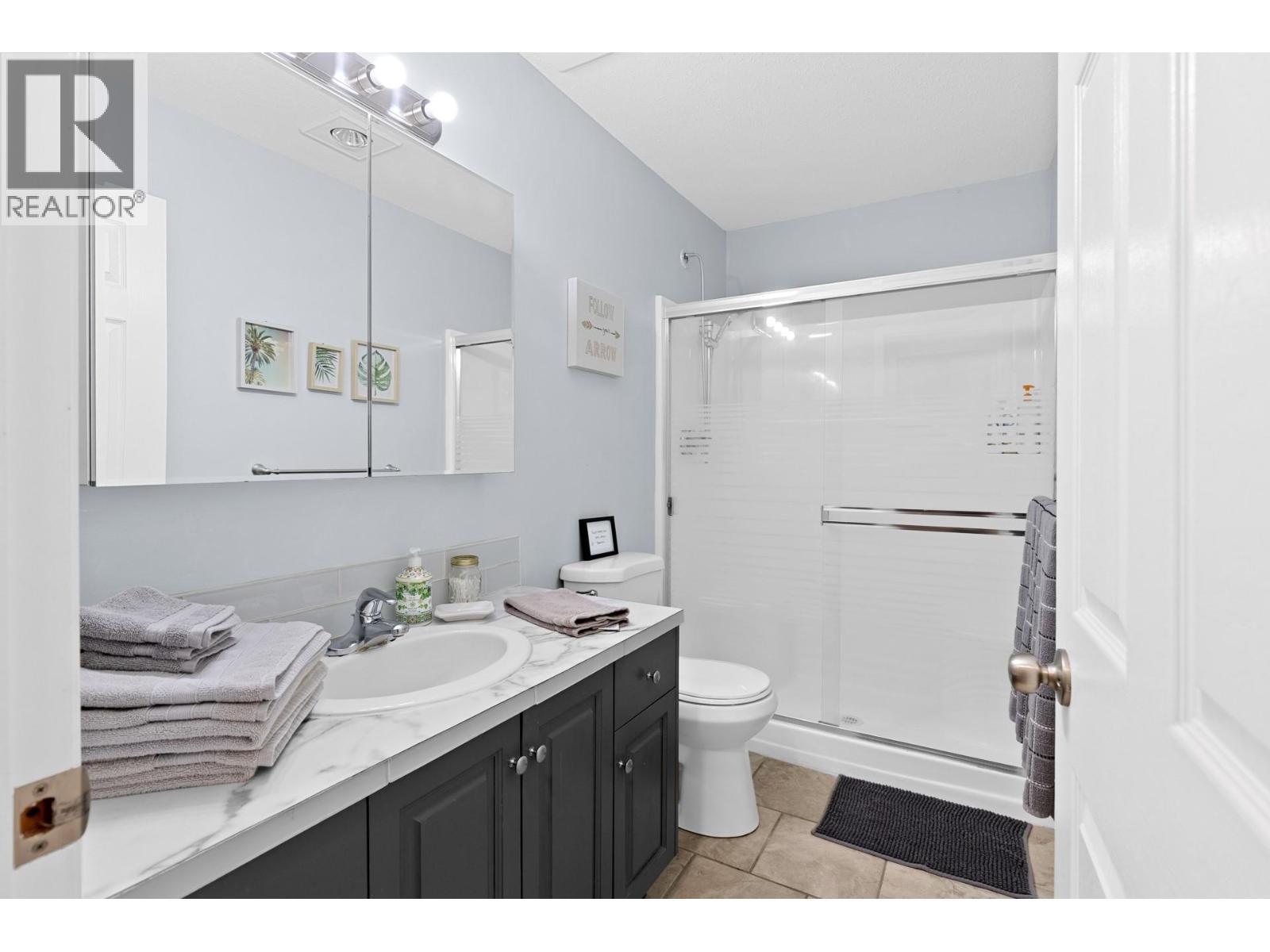 9315 Paradise Road, Kelowna, BC - Indoor Photo Showing Bathroom