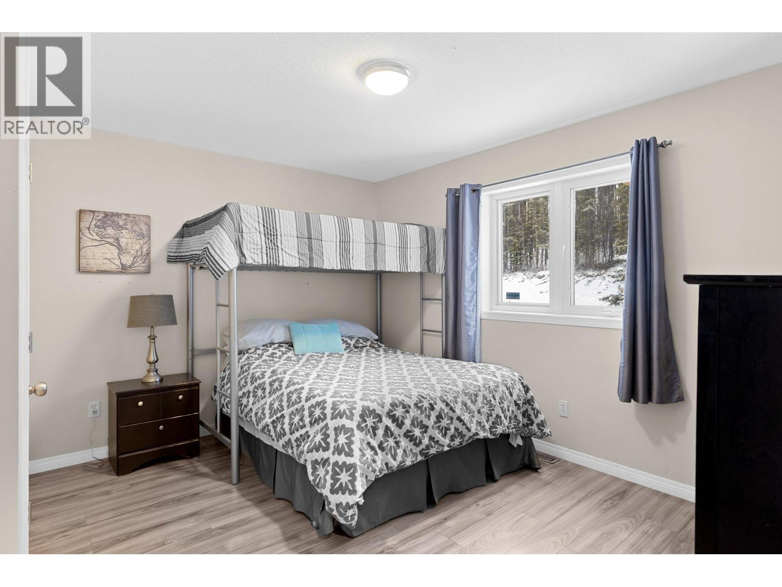 9315 Paradise Road, Kelowna, BC - Indoor Photo Showing Bedroom
