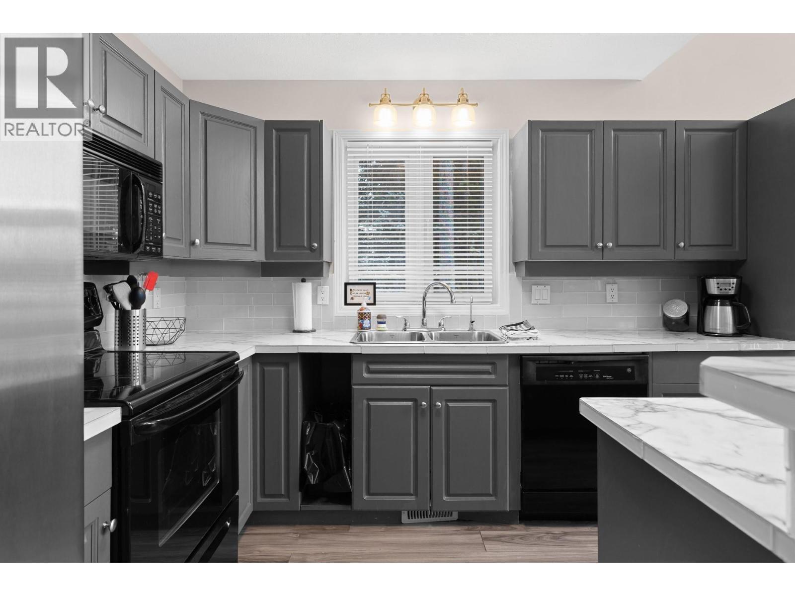 9315 Paradise Road, Kelowna, BC - Indoor Photo Showing Kitchen With Double Sink
