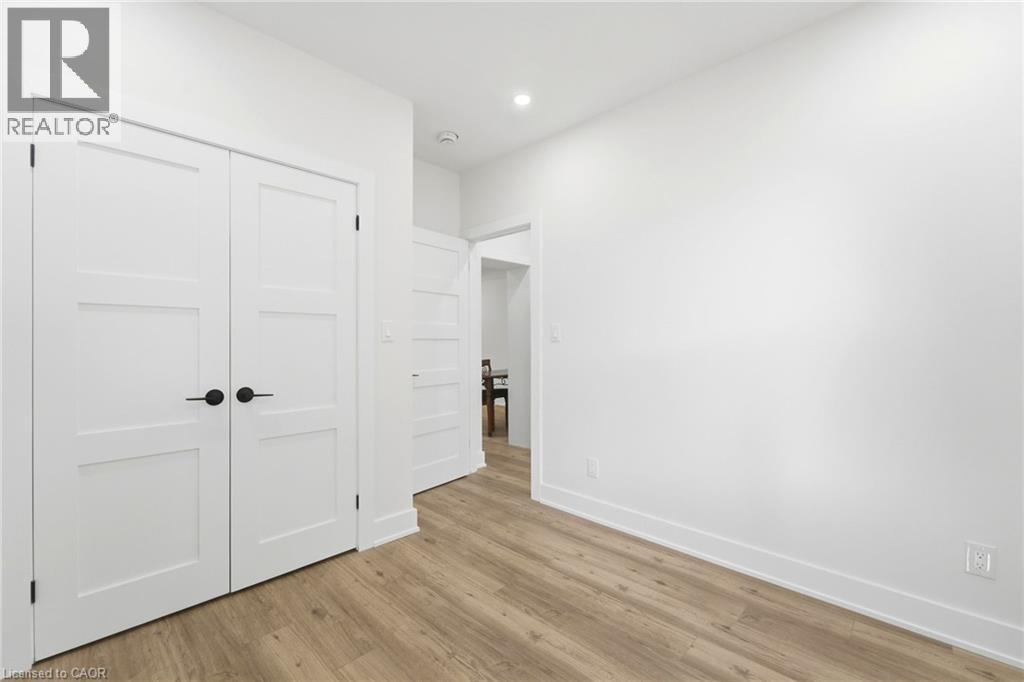 968 Main Street E, Hamilton, ON - Indoor Photo Showing Other Room