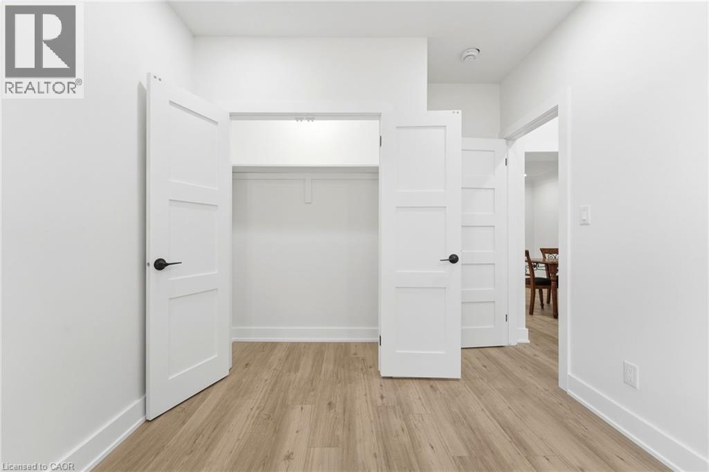 968 Main Street E, Hamilton, ON - Indoor Photo Showing Other Room
