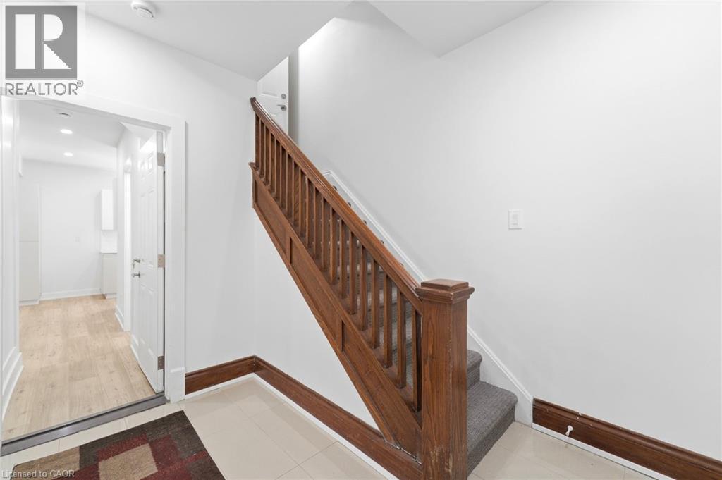 968 Main Street E, Hamilton, ON - Indoor Photo Showing Other Room