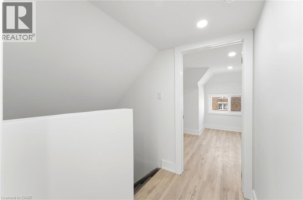 968 Main Street E, Hamilton, ON - Indoor Photo Showing Other Room