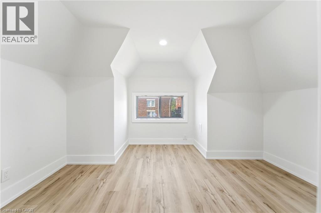 968 Main Street E, Hamilton, ON - Indoor Photo Showing Other Room