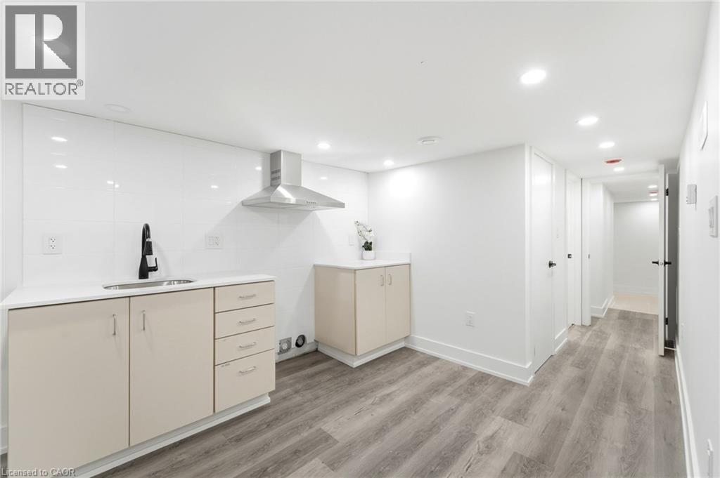 968 Main Street E, Hamilton, ON - Indoor Photo Showing Other Room