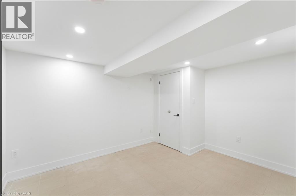 968 Main Street E, Hamilton, ON - Indoor Photo Showing Other Room