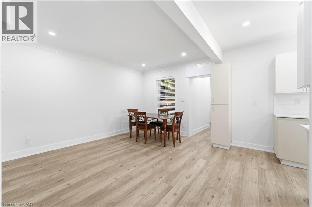 968 Main Street E, Hamilton, ON - Indoor Photo Showing Dining Room
