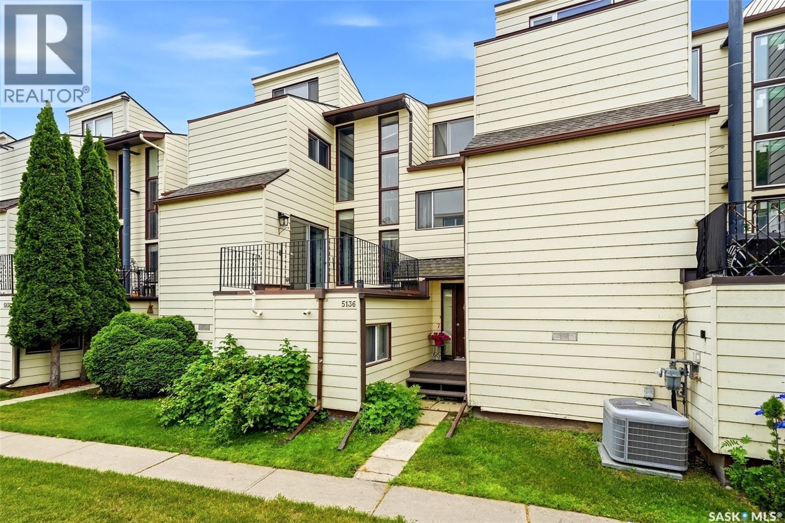 5136 10Th Avenue, Regina, SK - Outdoor