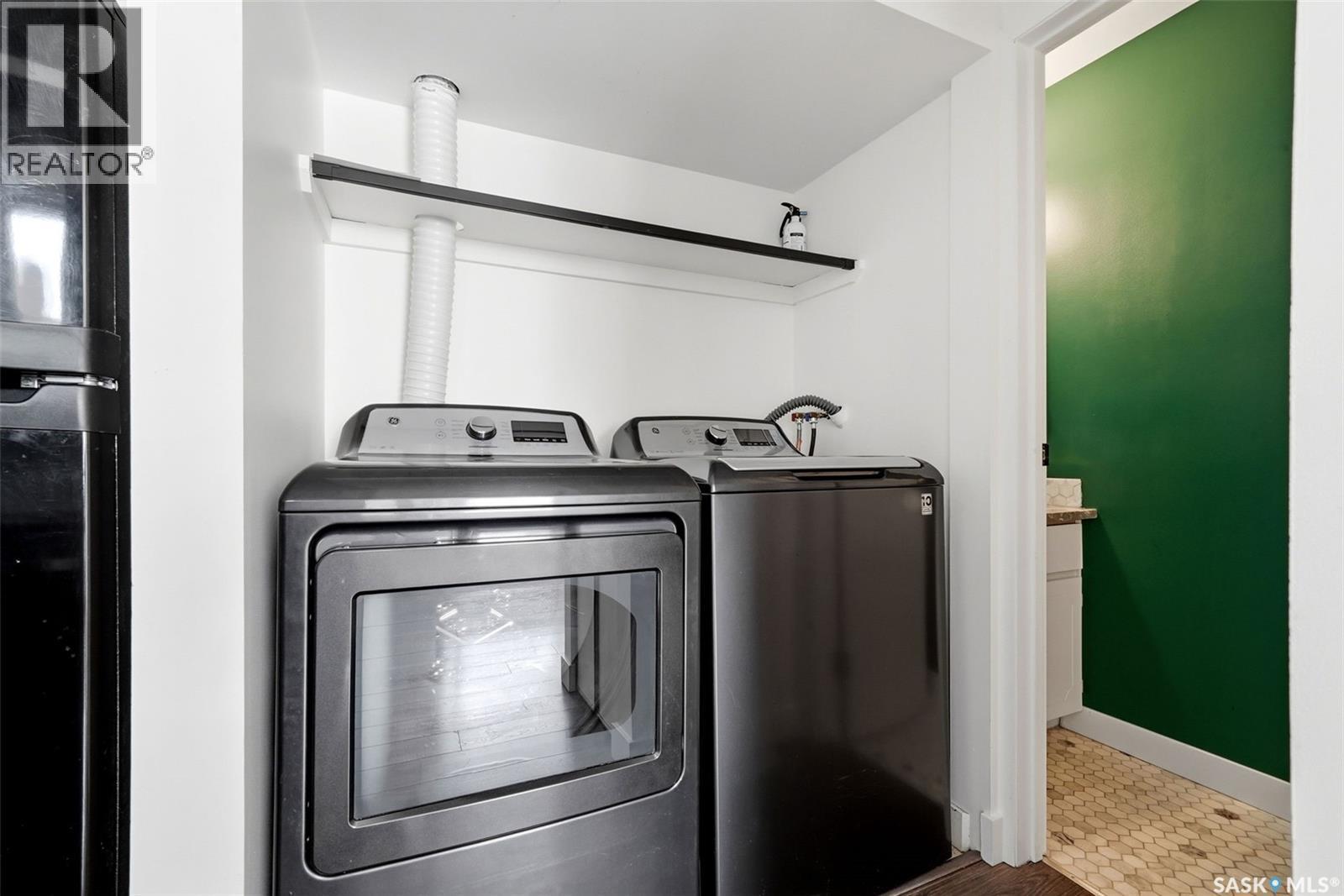 5136 10Th Avenue, Regina, SK - Indoor Photo Showing Laundry Room
