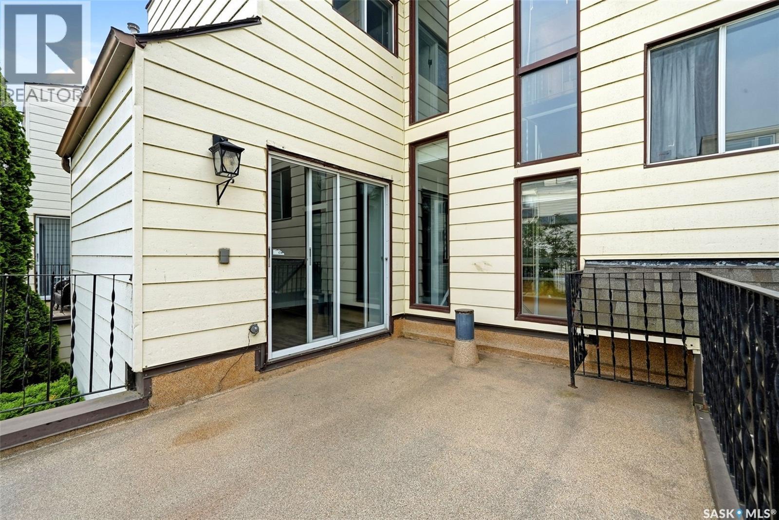 5136 10Th Avenue, Regina, SK - Outdoor With Exterior