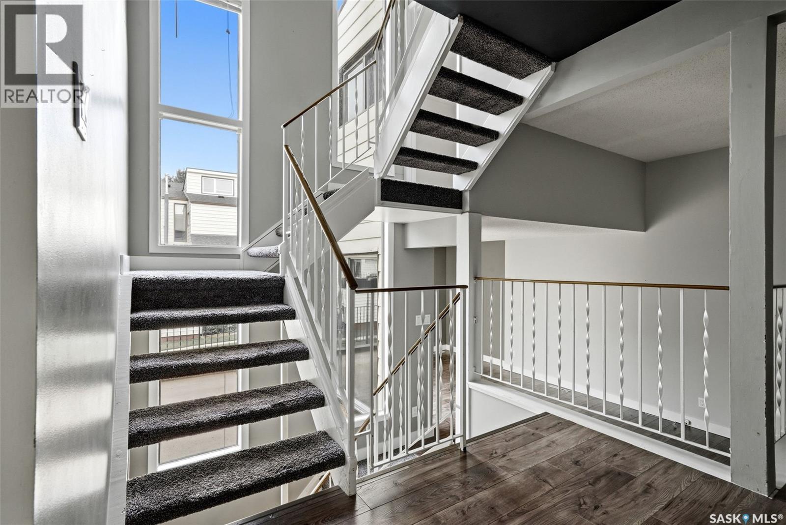 5136 10Th Avenue, Regina, SK - Indoor Photo Showing Other Room