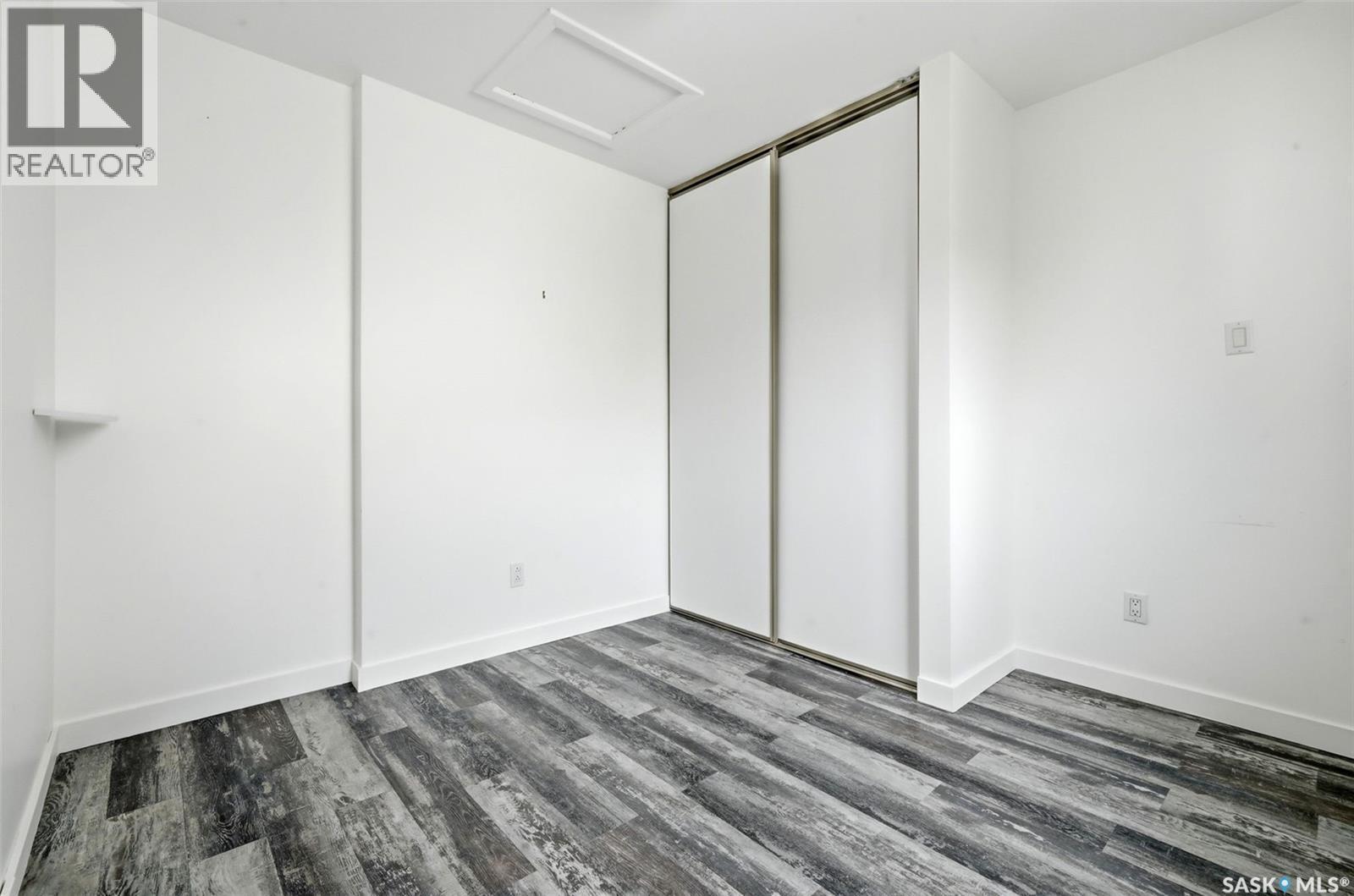 5136 10Th Avenue, Regina, SK - Indoor Photo Showing Other Room