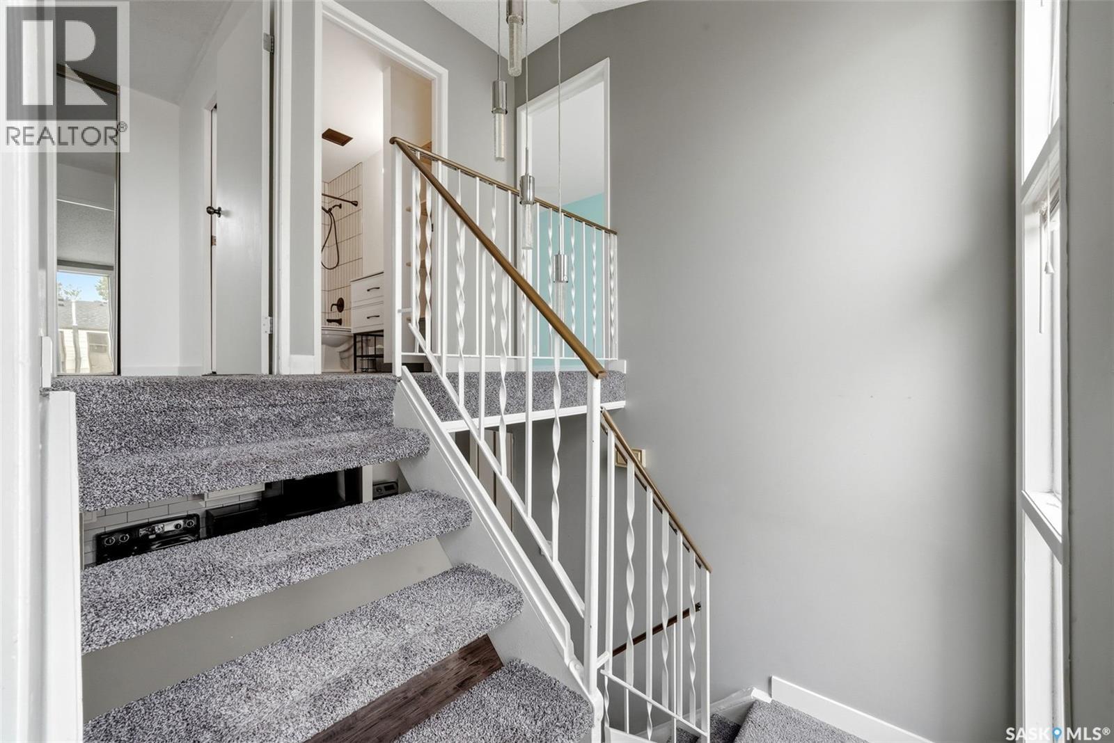 5136 10Th Avenue, Regina, SK - Indoor Photo Showing Other Room