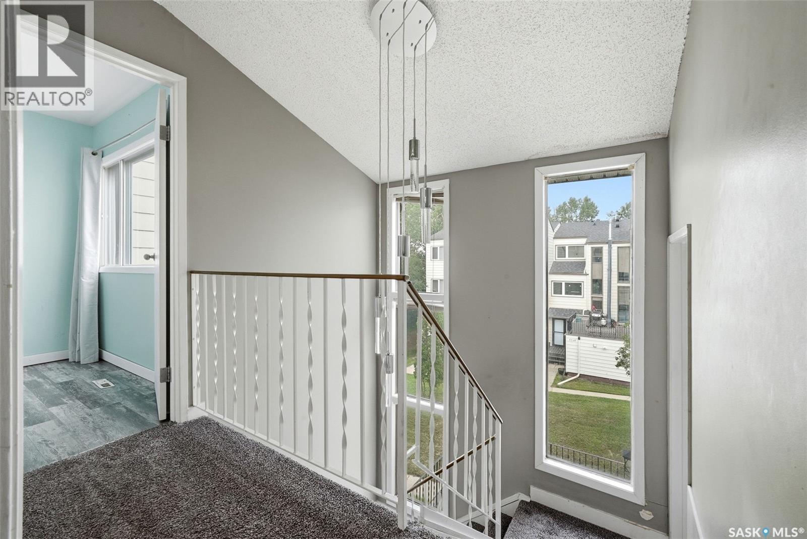 5136 10Th Avenue, Regina, SK - Indoor Photo Showing Other Room