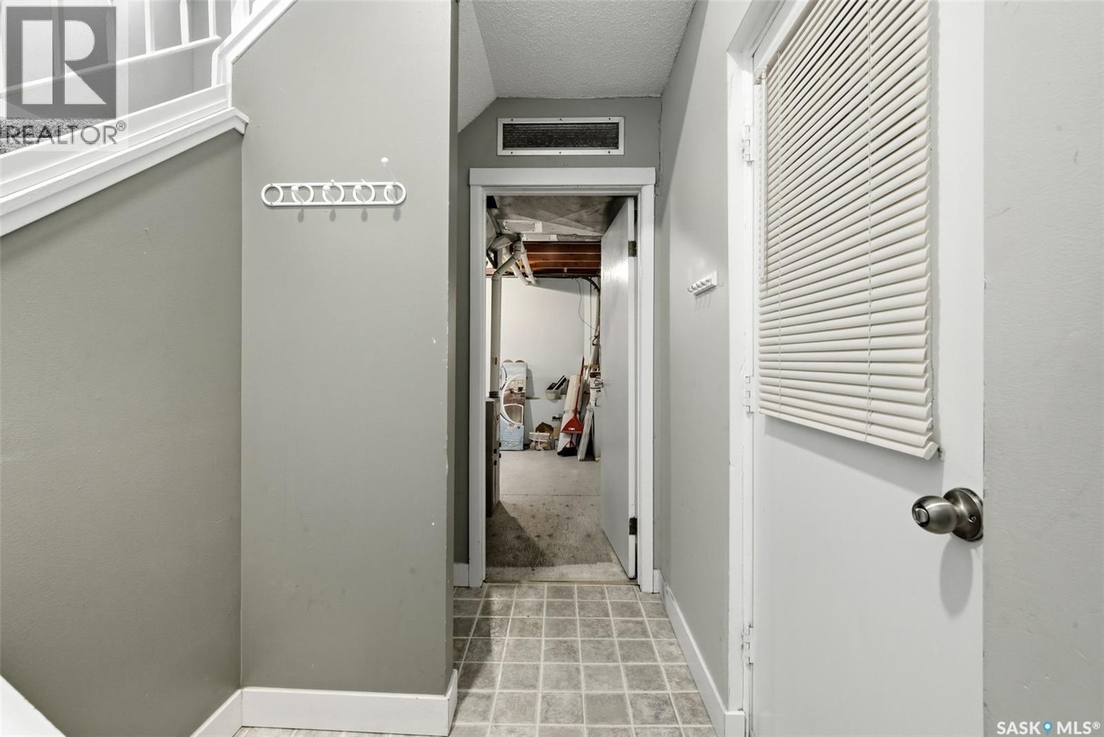 5136 10Th Avenue, Regina, SK - Indoor Photo Showing Other Room